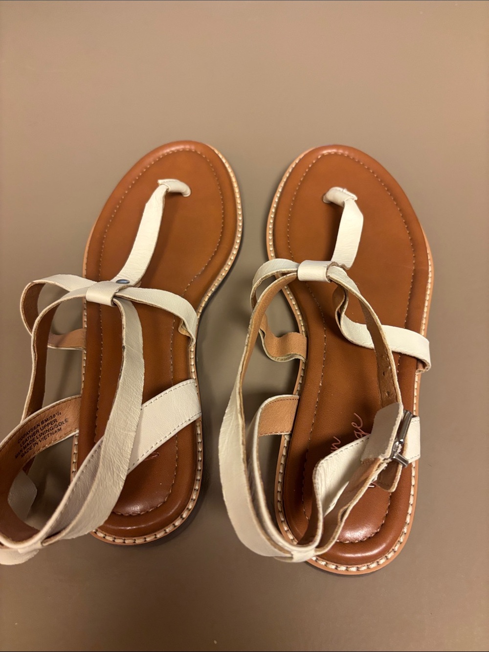 Crown Vintage White Leather Toe-Loop Sandals